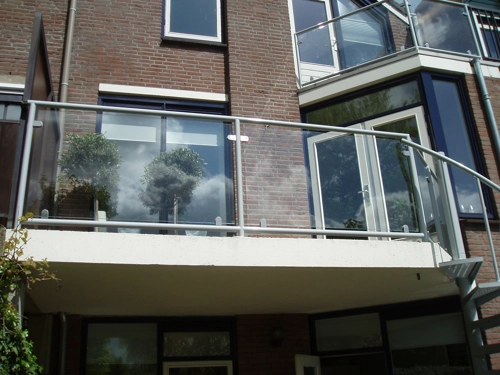 Glaspanelen voor stijlvolle balkonhekwerken